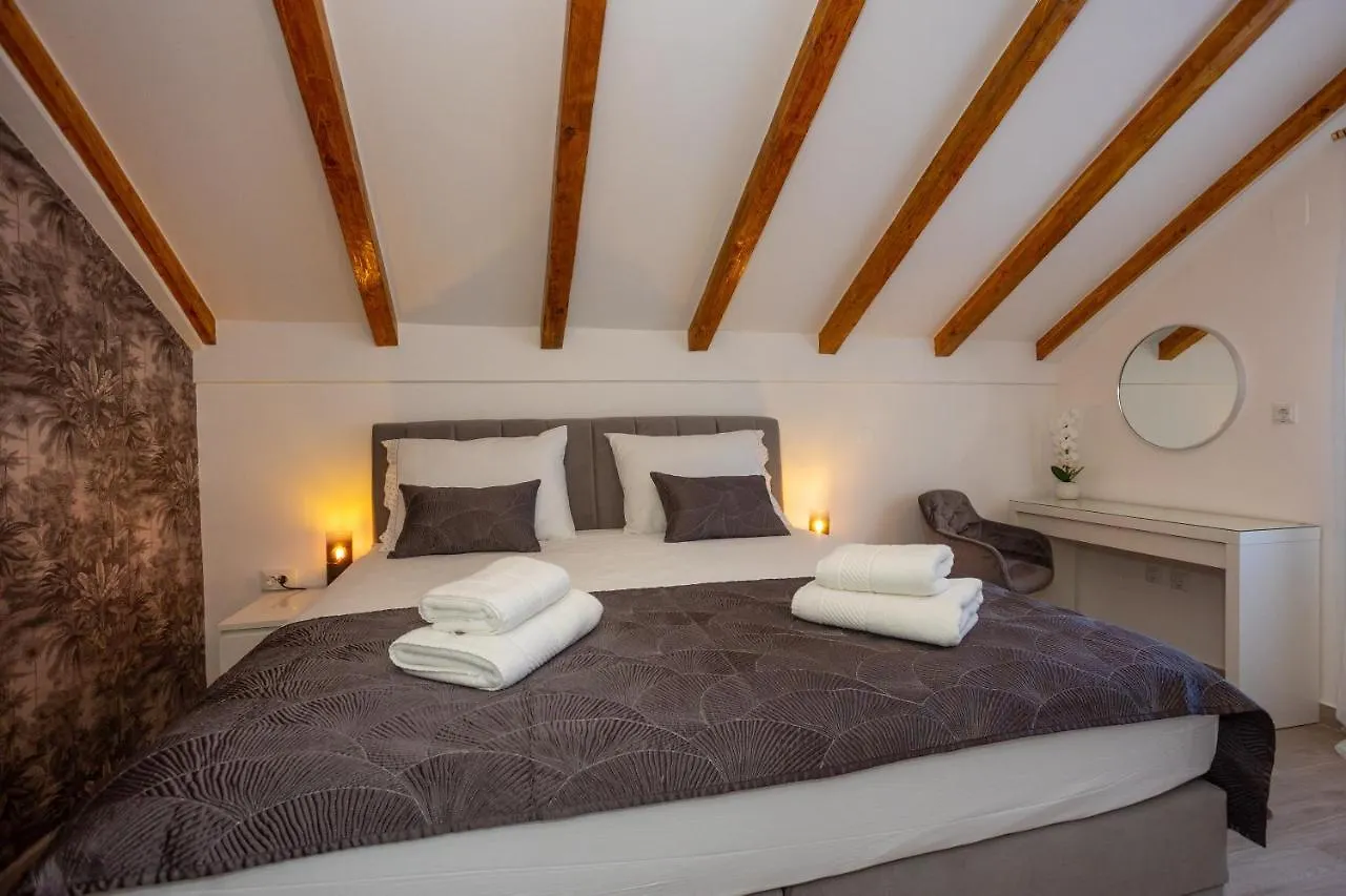 Vakantiehuis Stone House Iris Villa Split